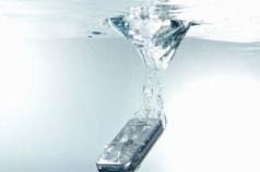 Kako posušiti telefon z zaslonom na dotik, če pade v vodo?